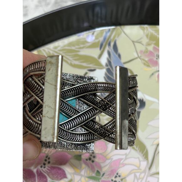 Vintage Tibetan Silver Cuff Bracelet Synthetic Turquoise Stone Boho Artsy Indie - Picture 6 of 6